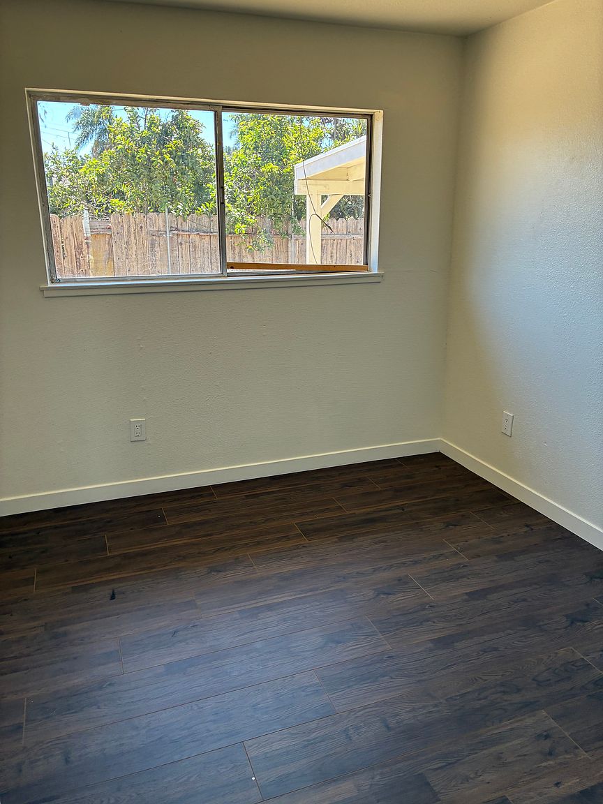 2302 Melrose St photo 4