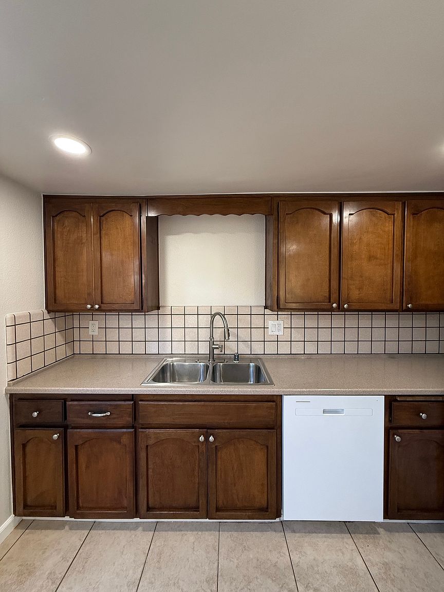 183 Brightwood Ave photo 4