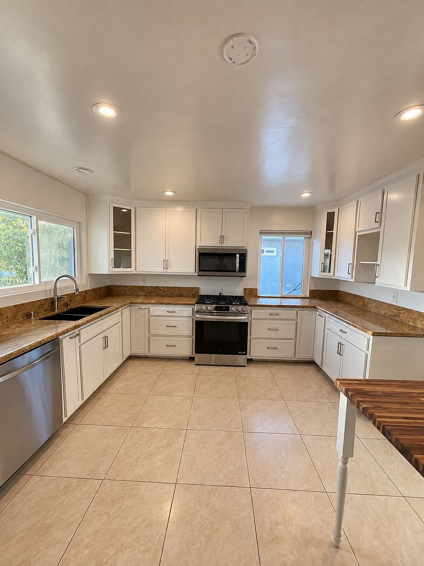 160 Guava Ave photo 4