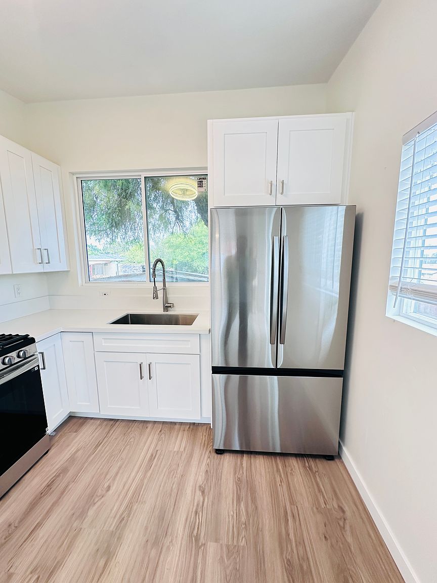 255 D St photo 3