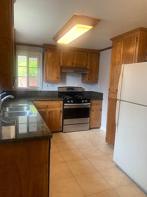 221 Cedar Ave photo 3