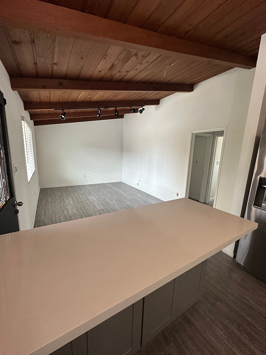 355 Broadway photo 4