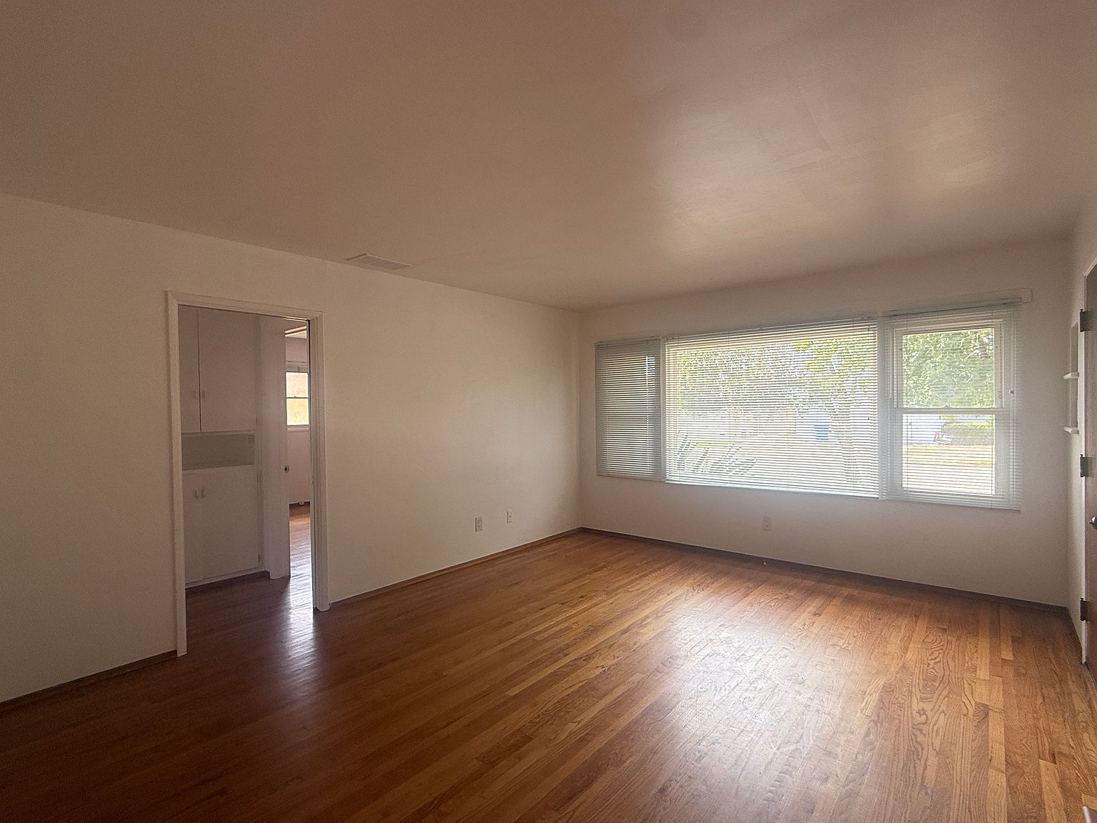 715 Brightwood Ave photo 4