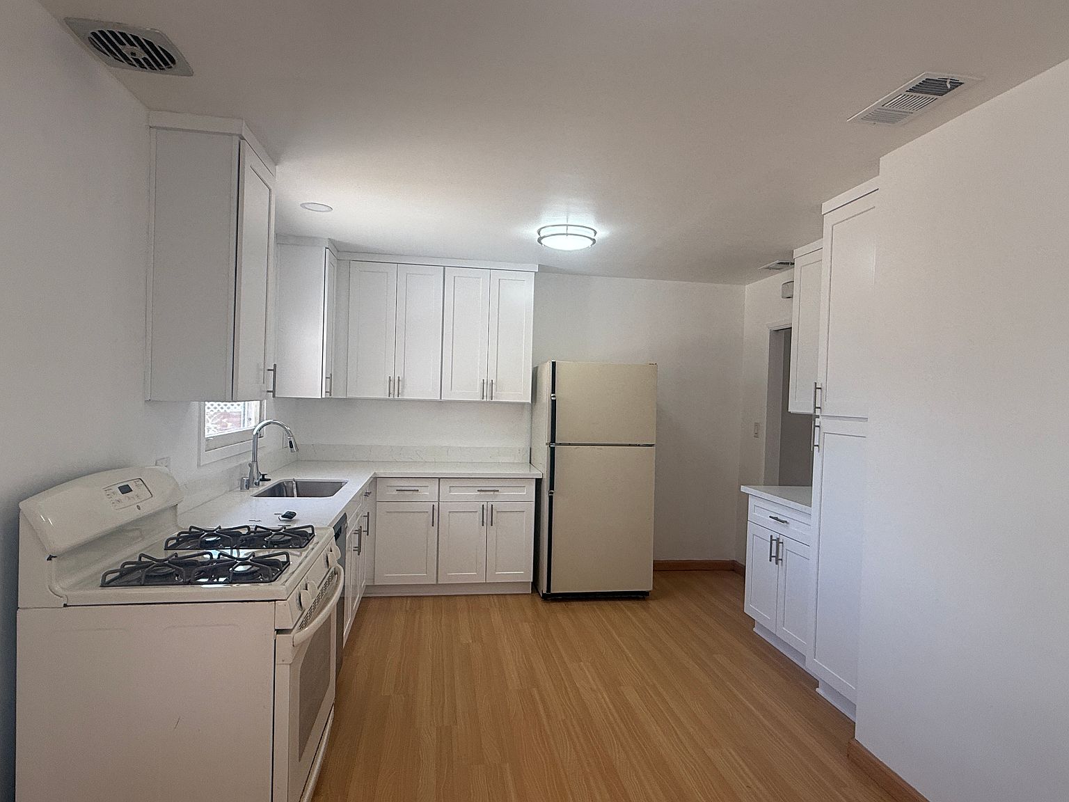 715 Brightwood Ave photo 5