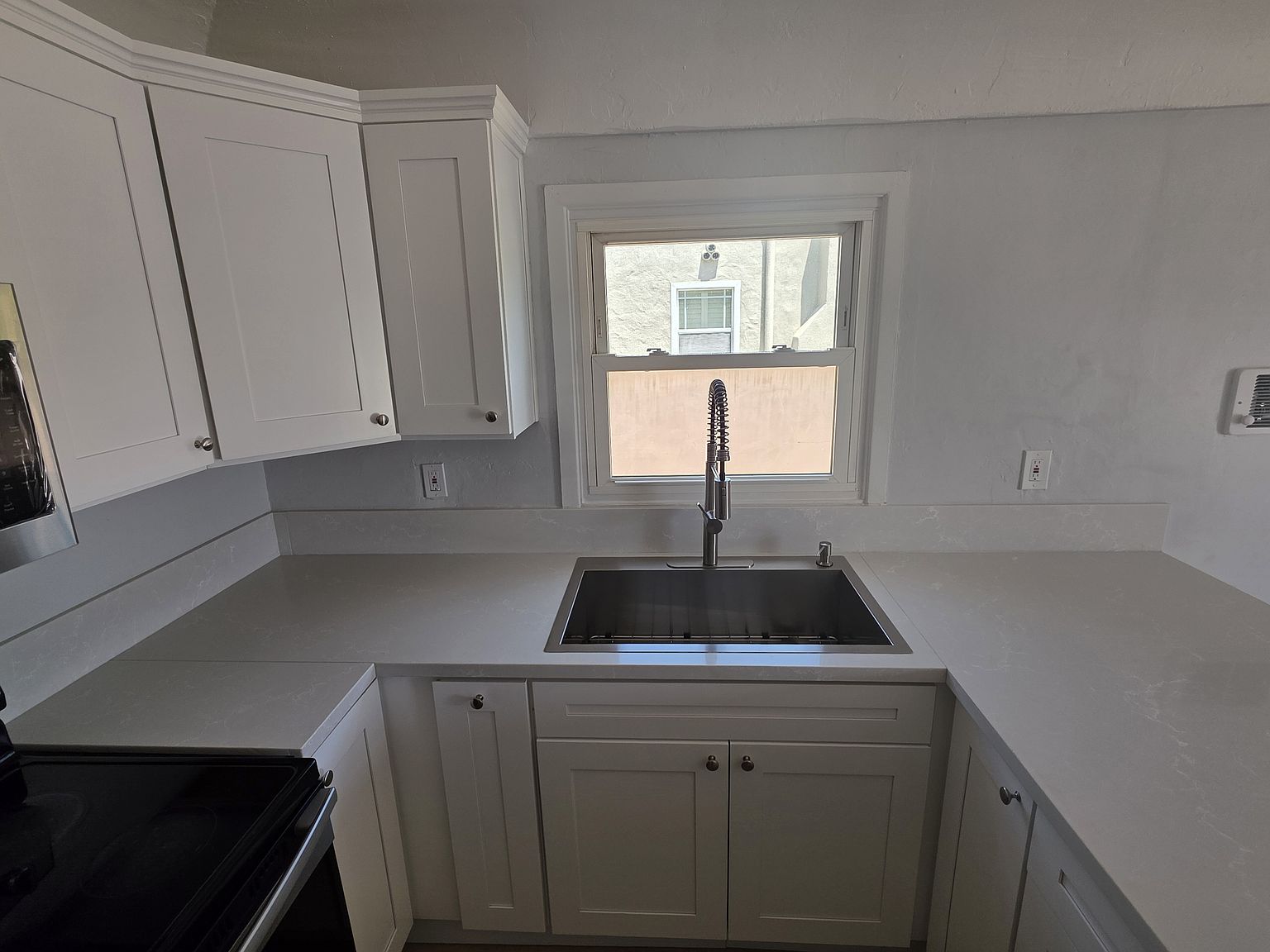 389 I St photo 4