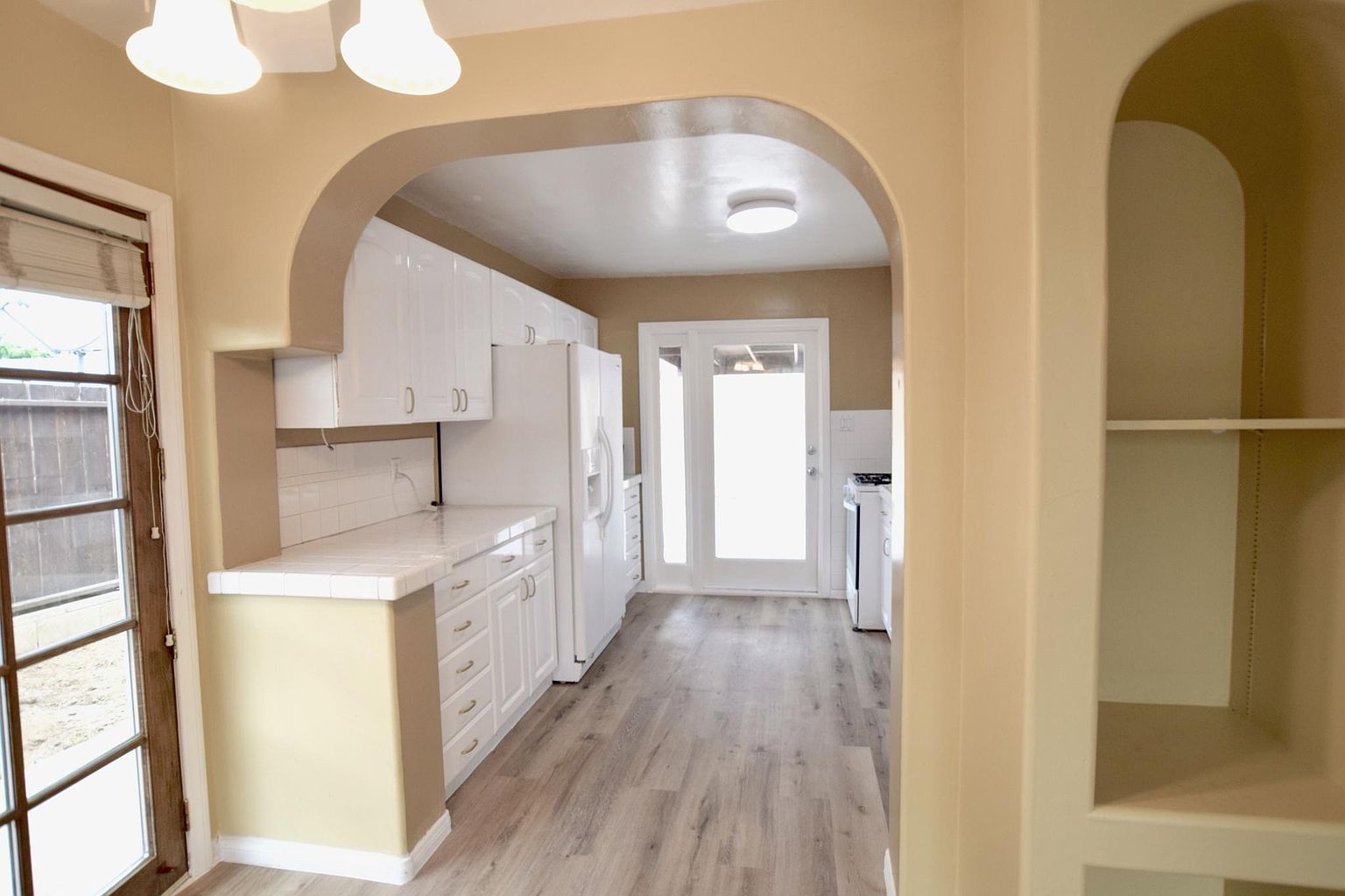 107 E Queen Anne Dr photo 5