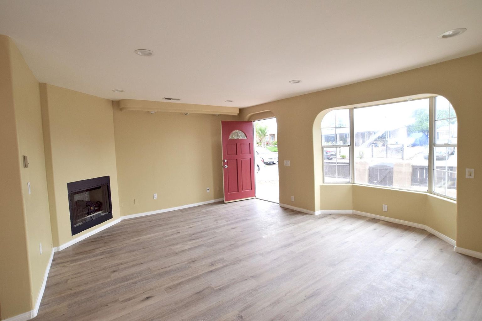 107 E Queen Anne Dr photo 4