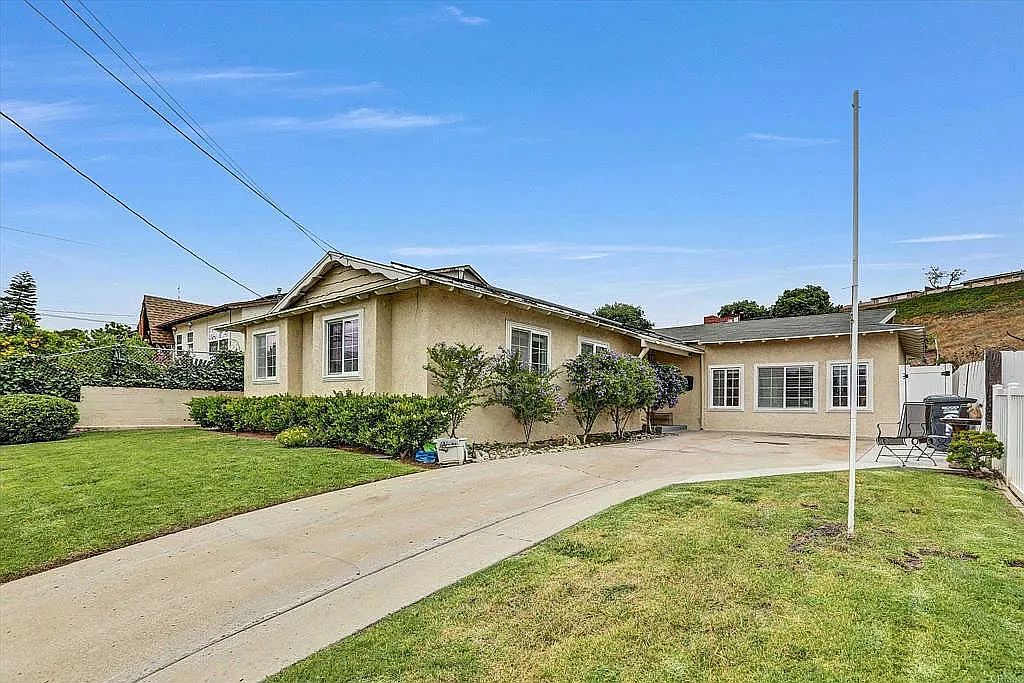 1629 Primera St photo 2