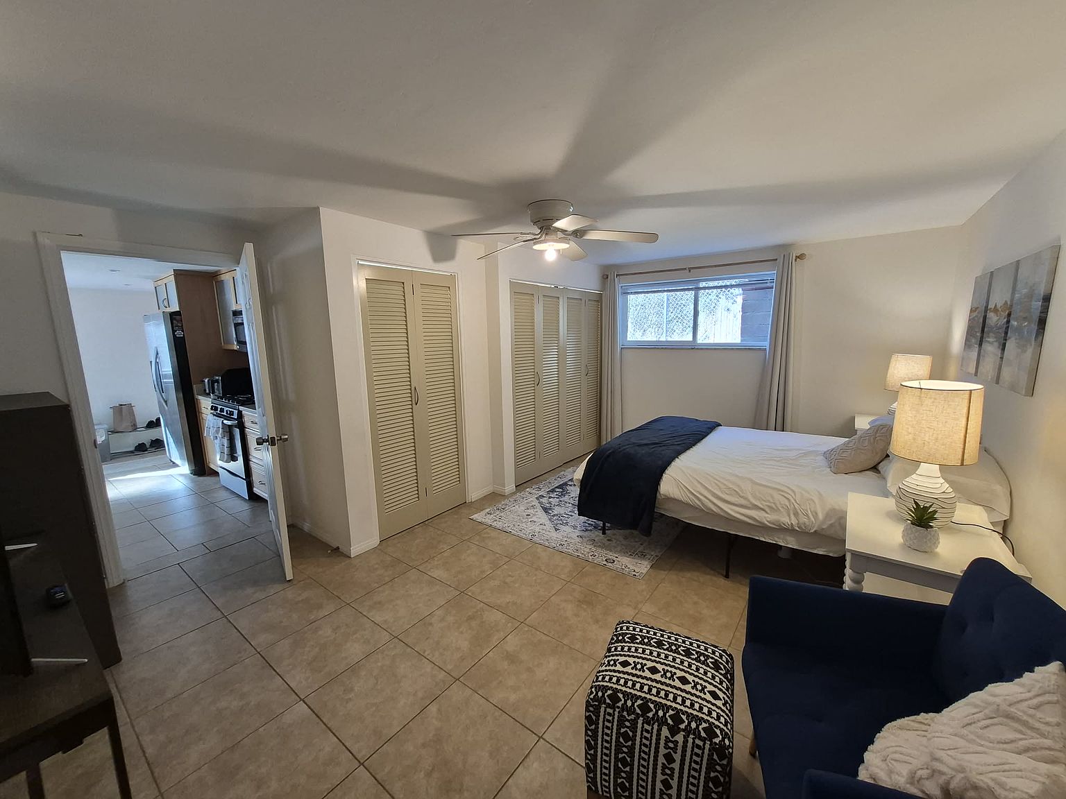1628 Helix St photo 4