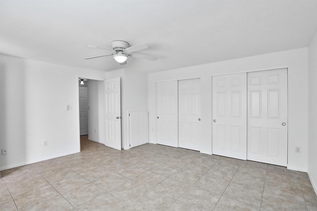 1628 Helix St photo 3