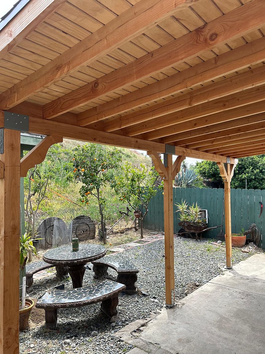 ***move In Special*** Modern 3br Townhome | Garage + Driveway Parking | Yard | Pool | Pet Friendly | Move-in Ready photo 3