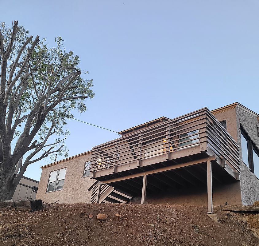 929 Maya St photo 2