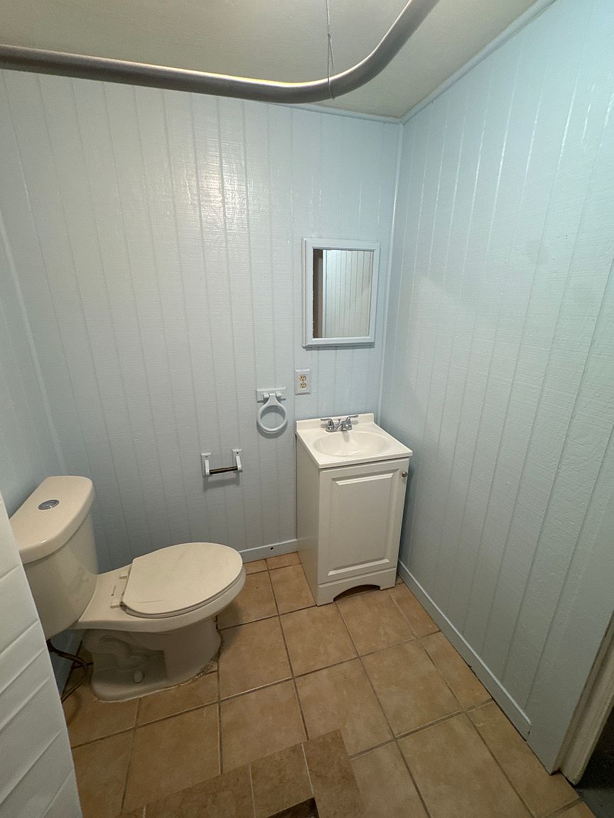 528 Sunnyside Ave photo 2