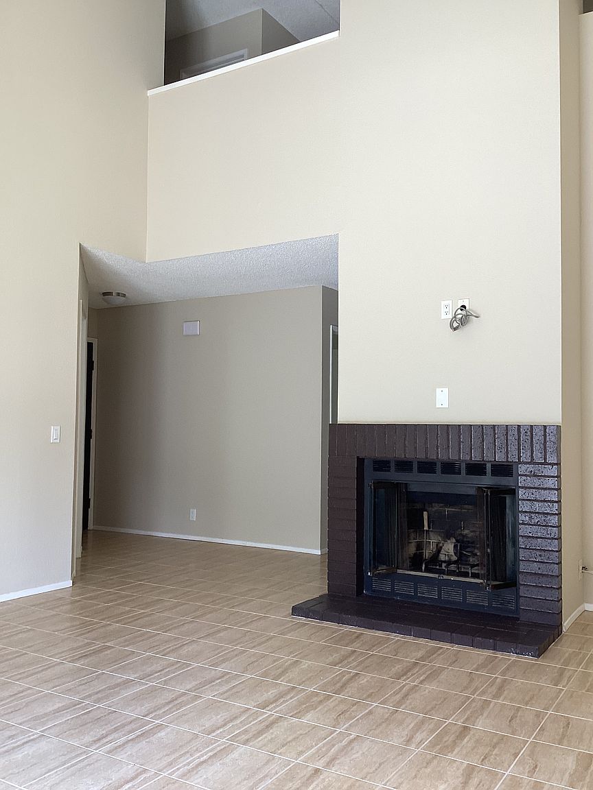 1325 Manzana Way photo 4