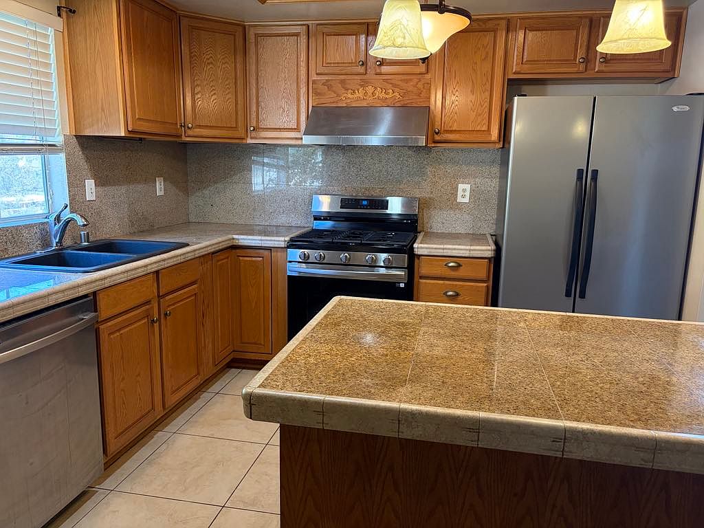 2103 Manzana Way photo 4