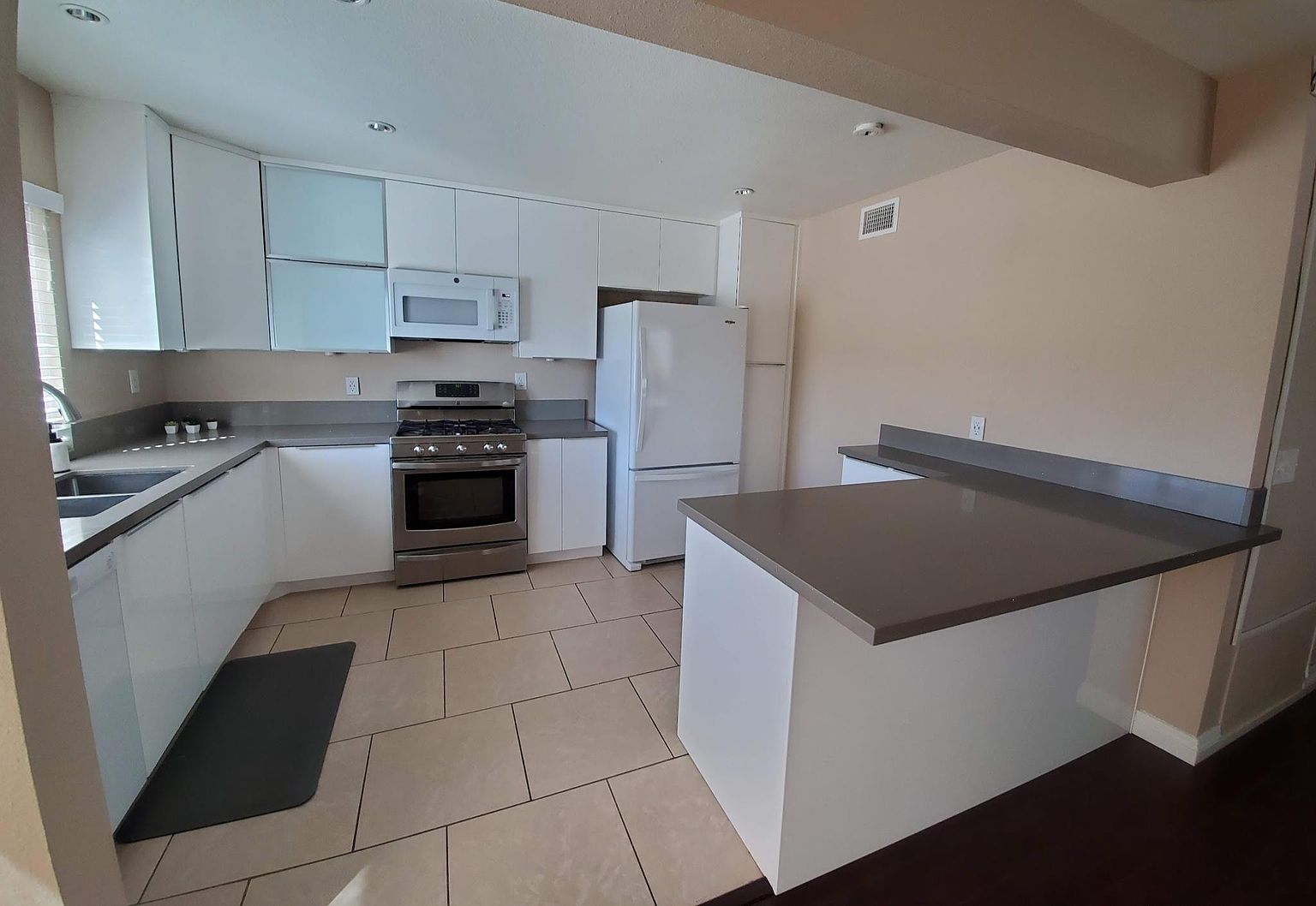 2344 Hampstead Way photo 2