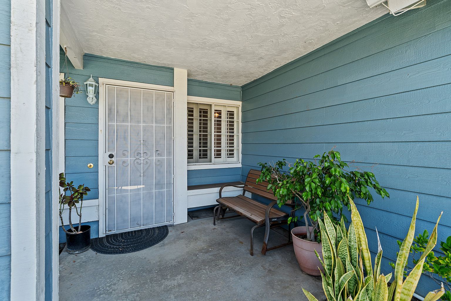 1834 Olamar Way photo 2