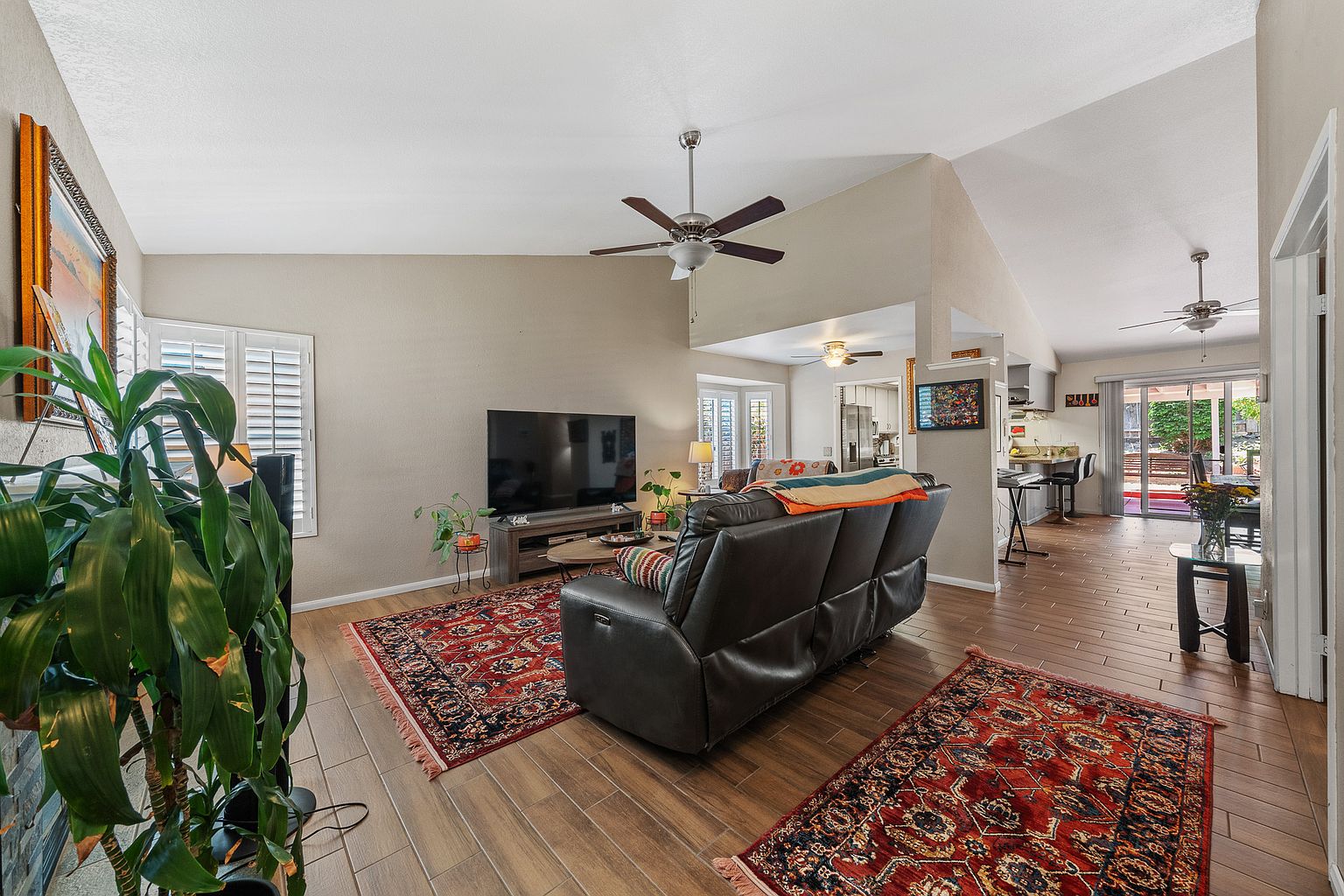 1834 Olamar Way photo 3