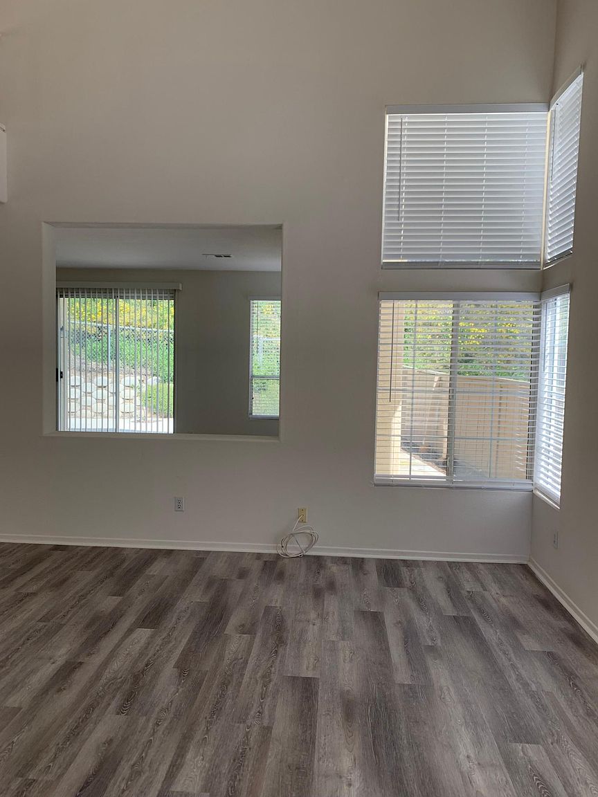 565 Kiley Rd photo 4
