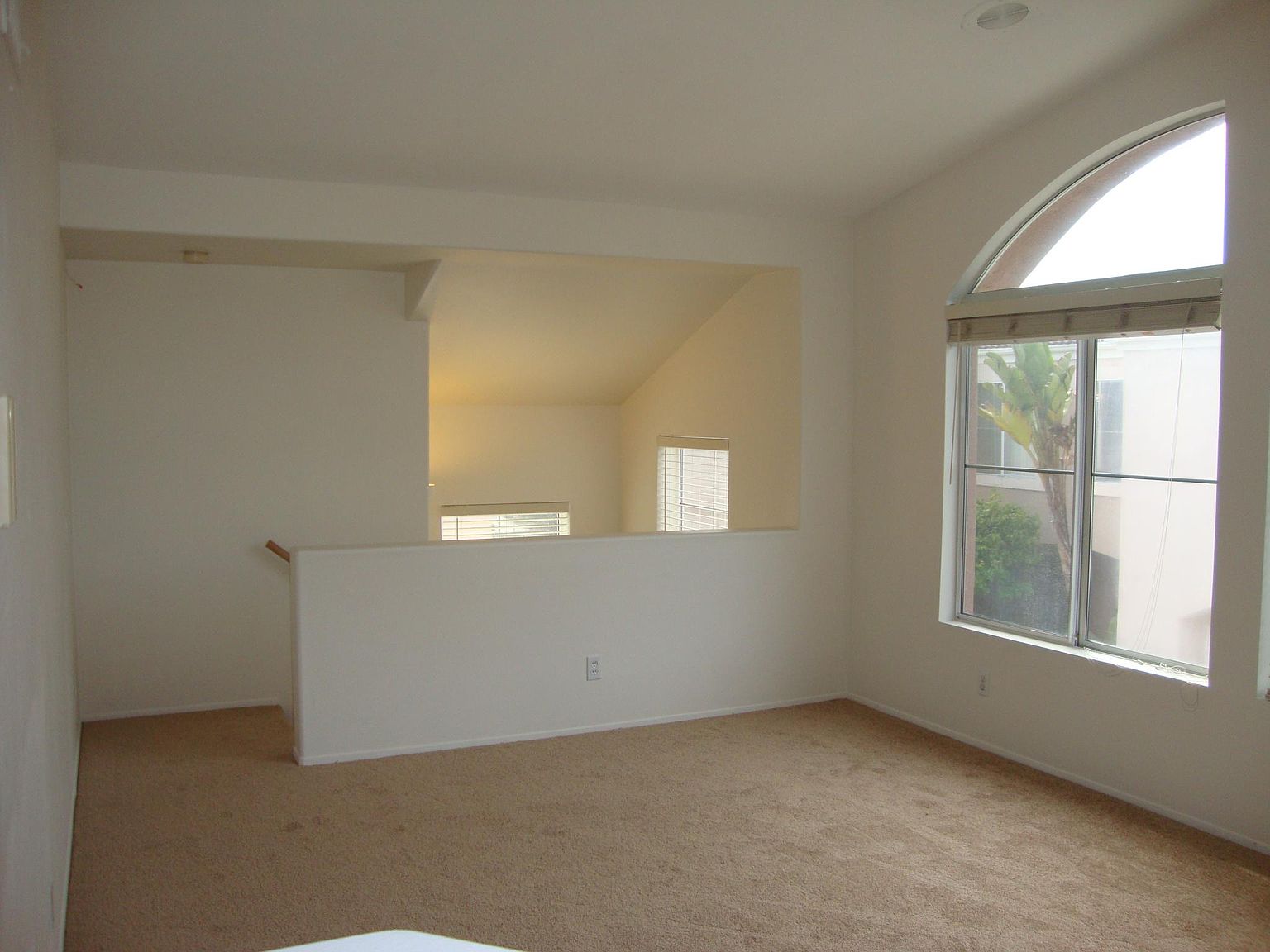 404 Sanibelle Cir photo 4