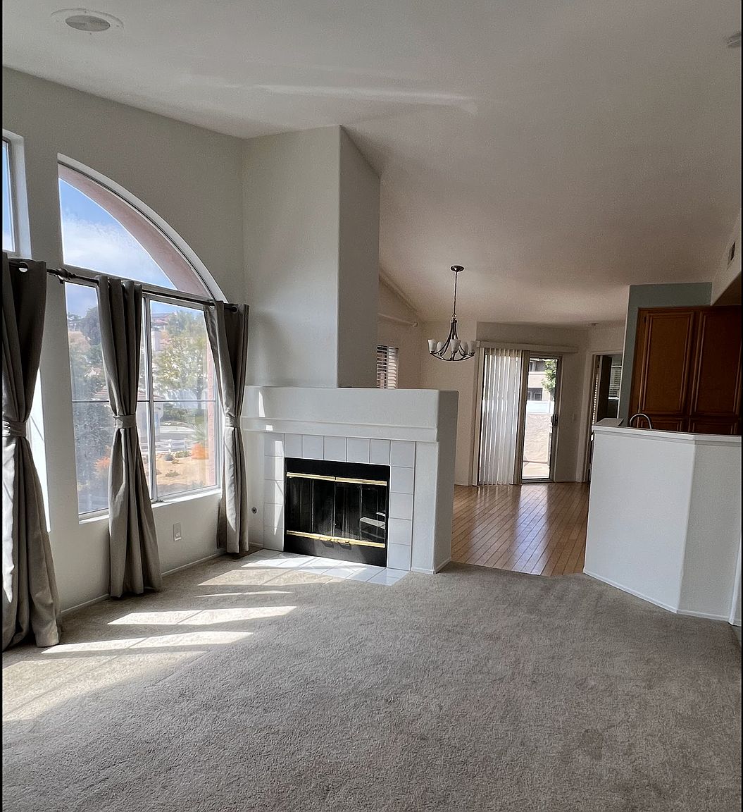 404 Sanibelle Cir photo 3