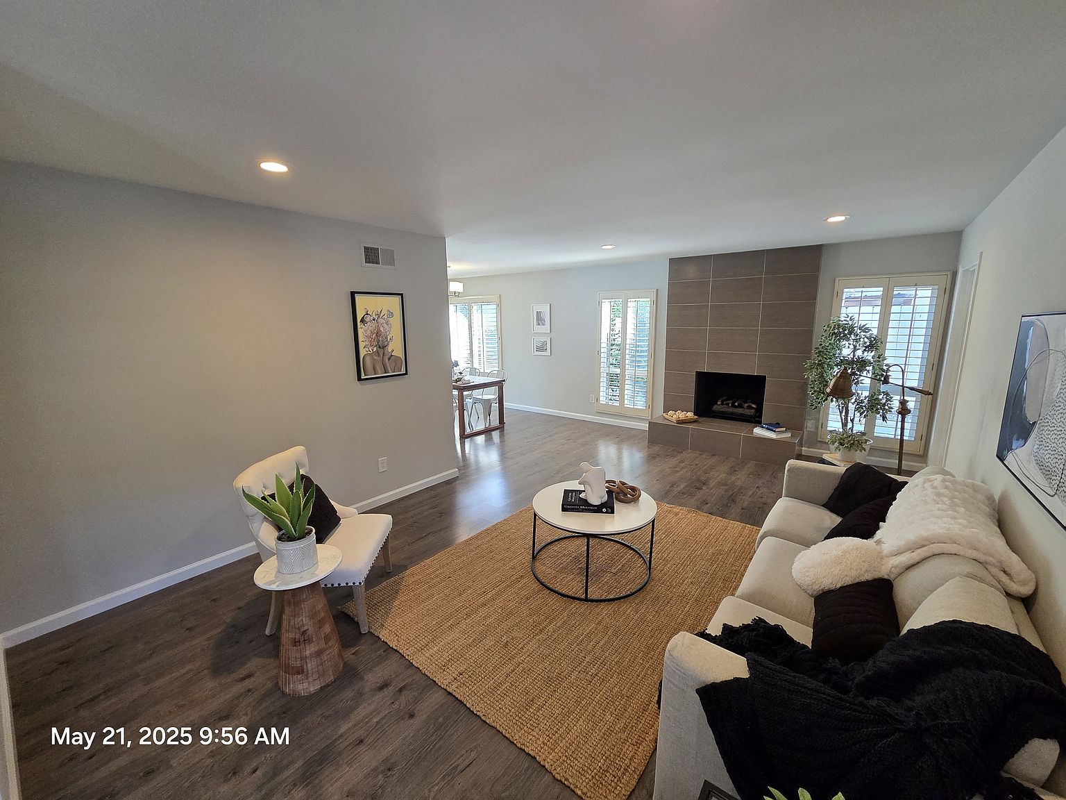 272 Surrey Dr photo 3