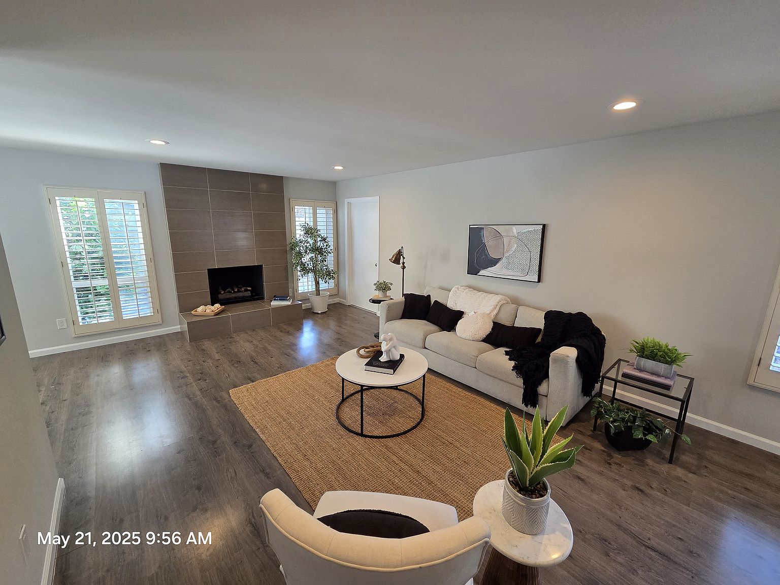 272 Surrey Dr photo 4