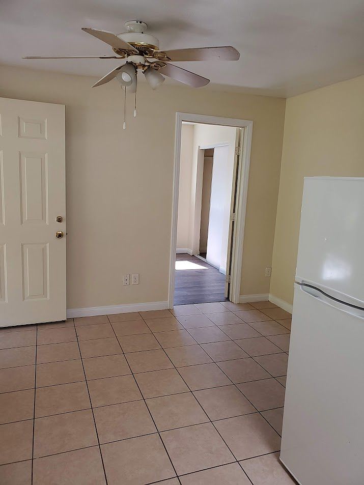 1724 Hampton Ct photo 4