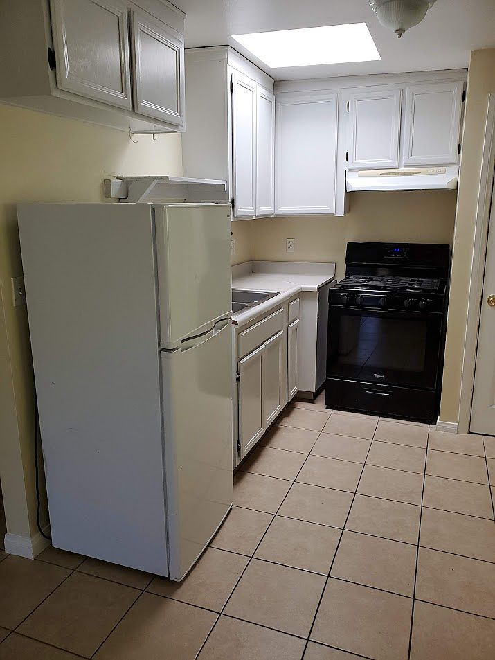 1724 Hampton Ct photo 2