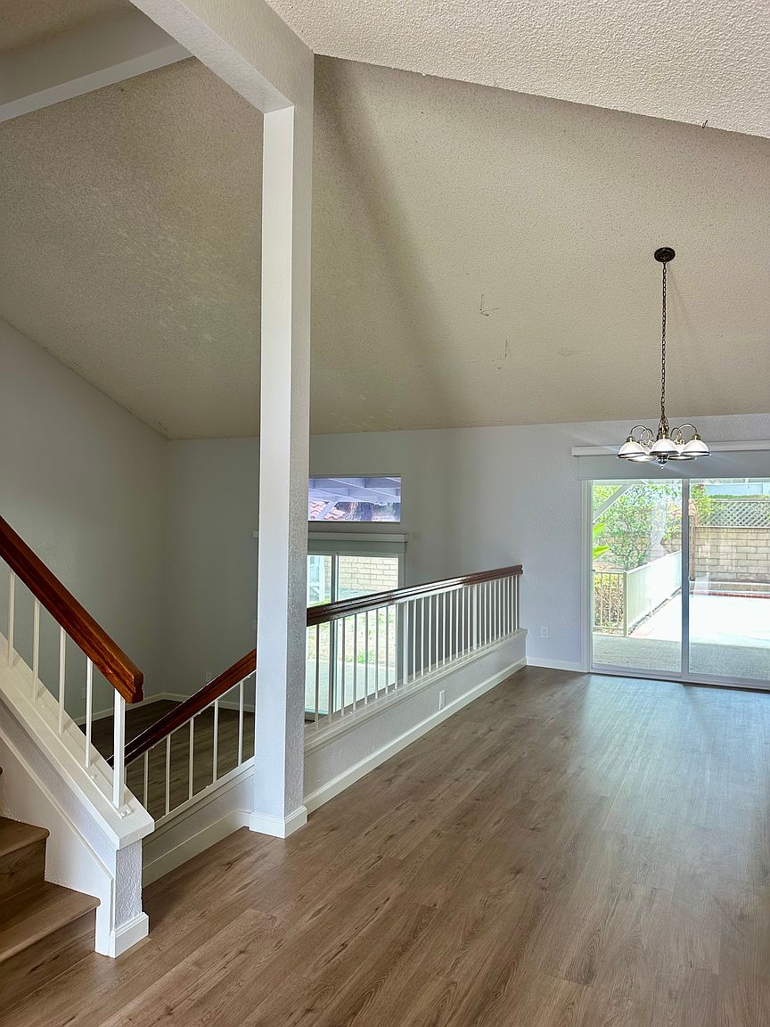 625 Forester Ln photo 3