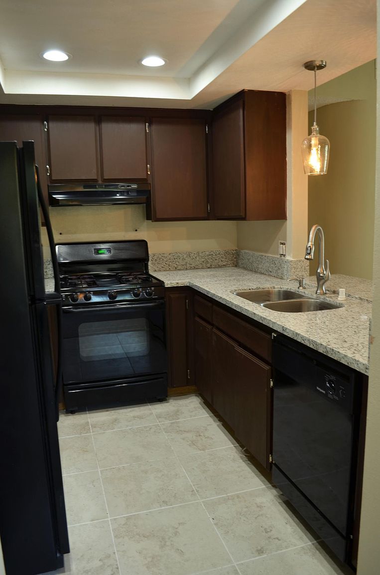 2039 Lakeridge Cir photo 3