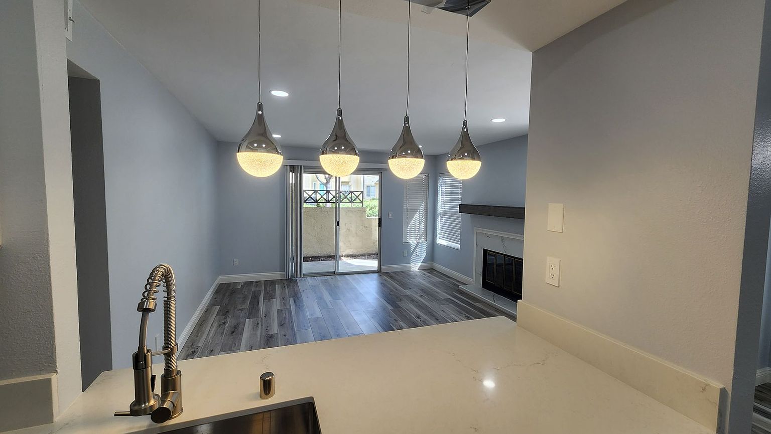 2047 Lakeridge Cir photo 4