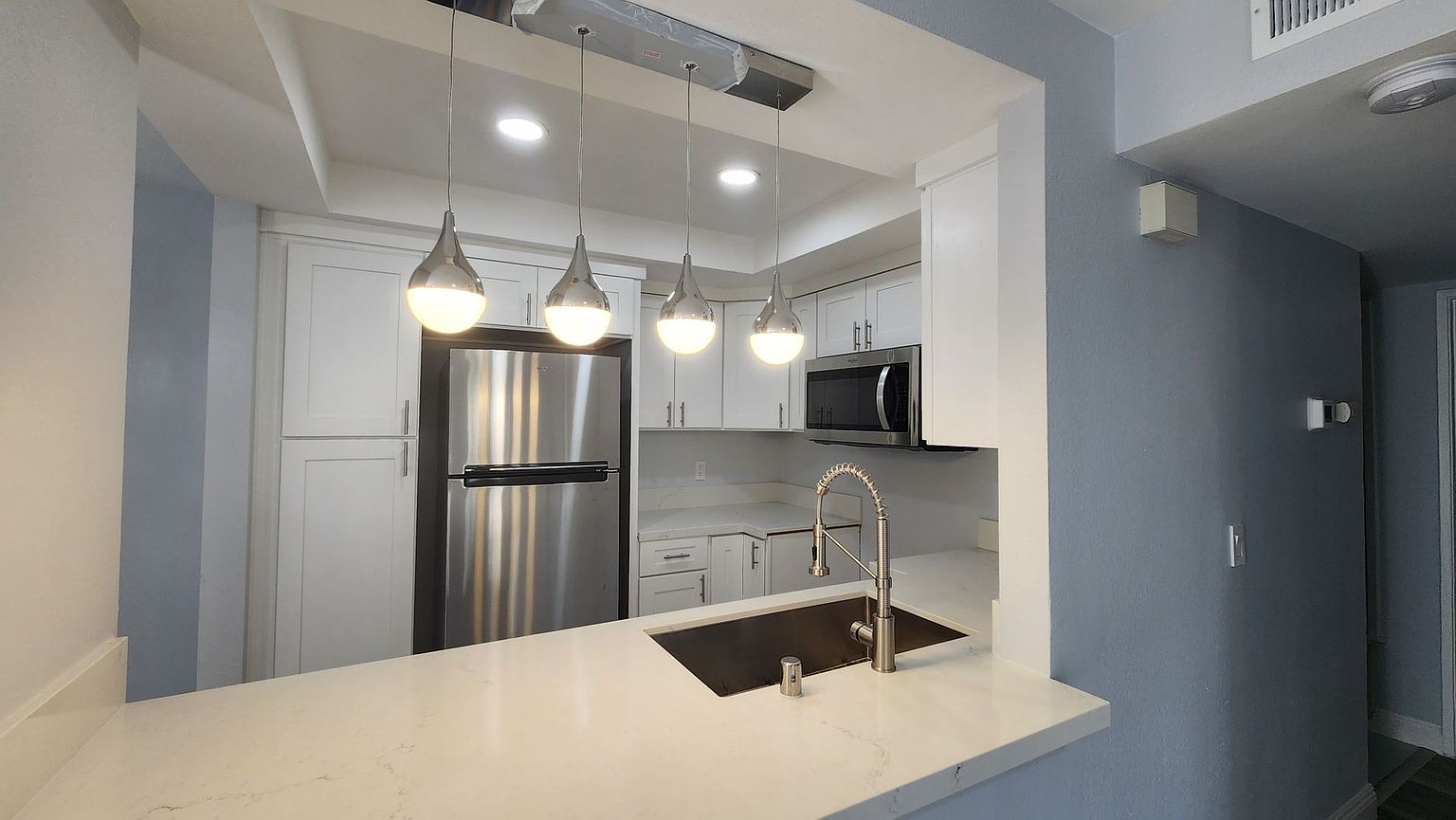 2047 Lakeridge Cir photo 5