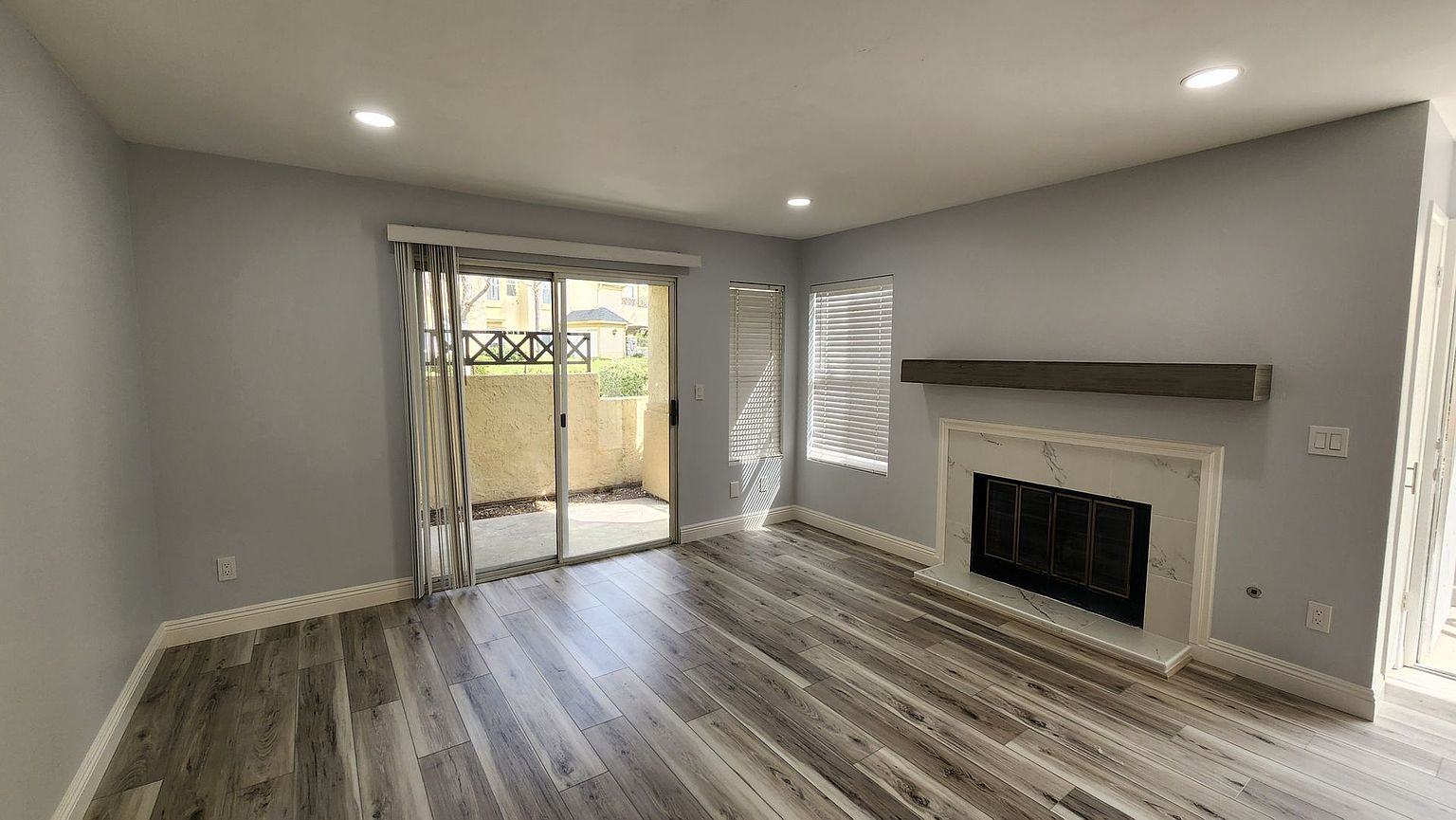 2047 Lakeridge Cir photo 3