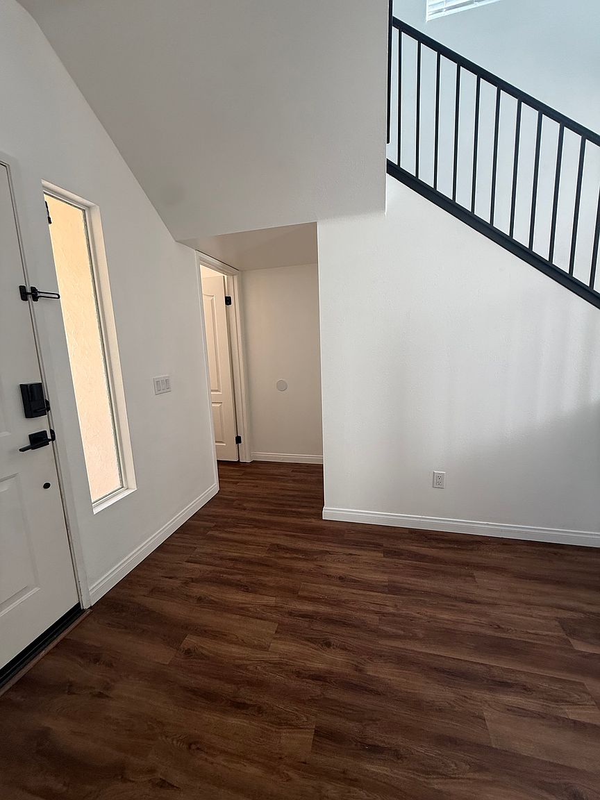 1228 La Vida Ct photo 3