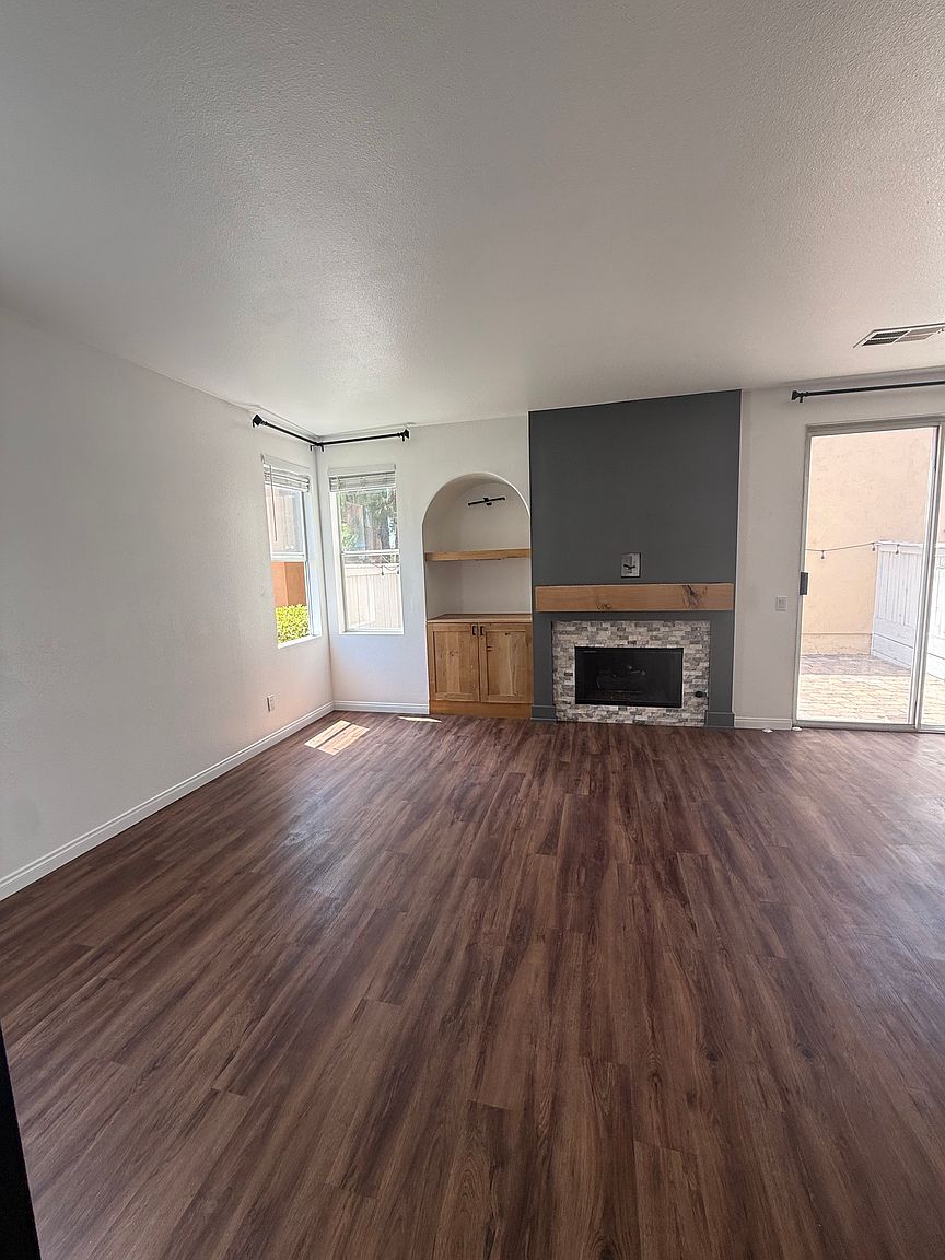 1228 La Vida Ct photo 5