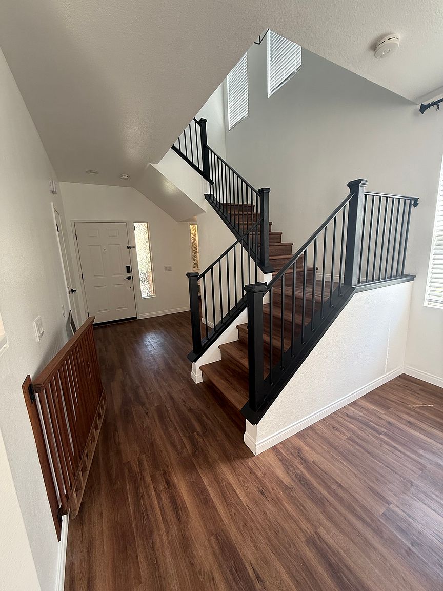 1228 La Vida Ct photo 4