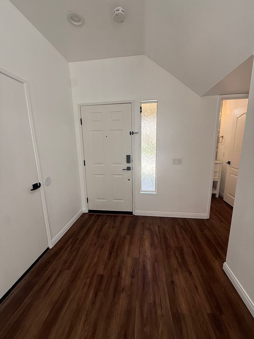 1228 La Vida Ct photo 2
