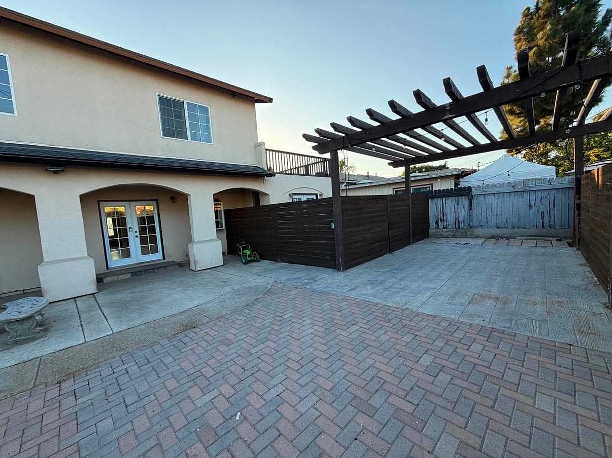1395 Sheryl Ave photo 3