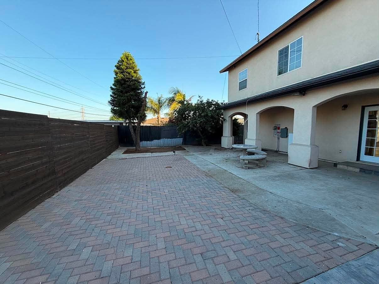 1395 Sheryl Ave photo 2