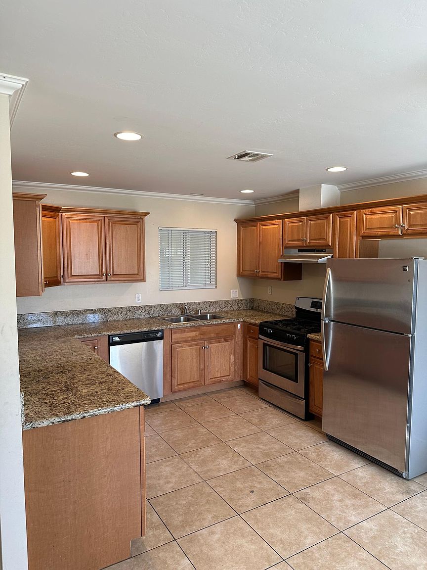 1356 El Lugar St photo 2
