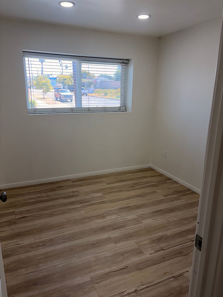 1242 Josselyn Ave photo 4