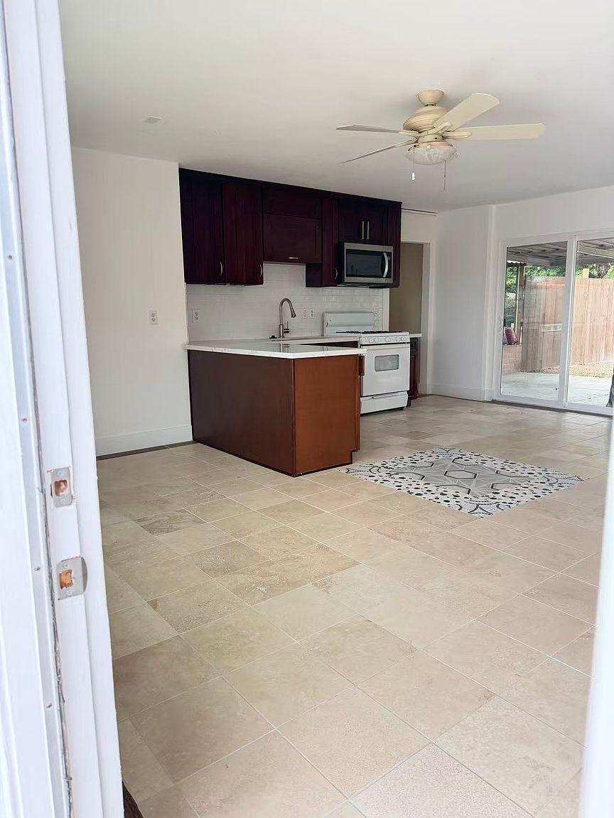 1435 Nacion Ave photo 2