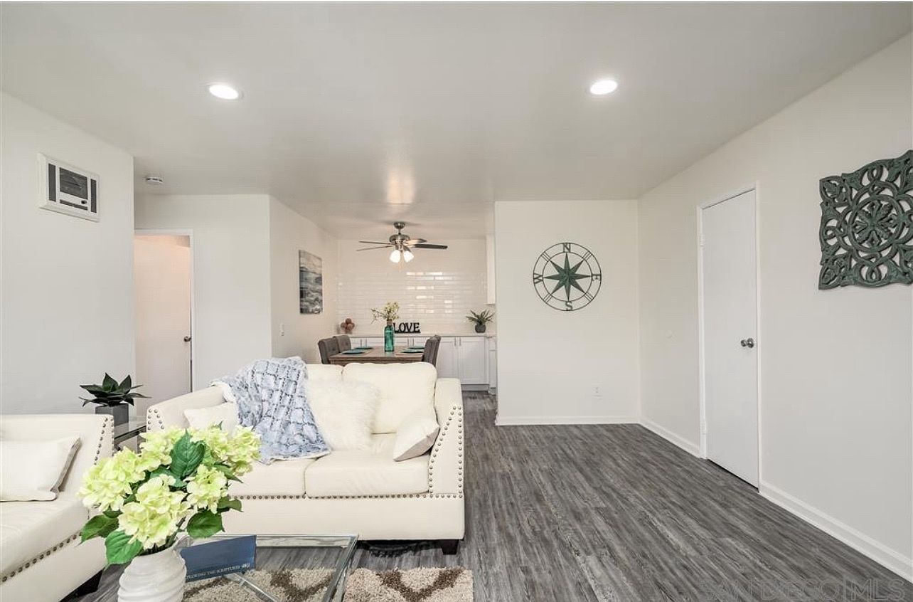 1555 Broadway photo 2