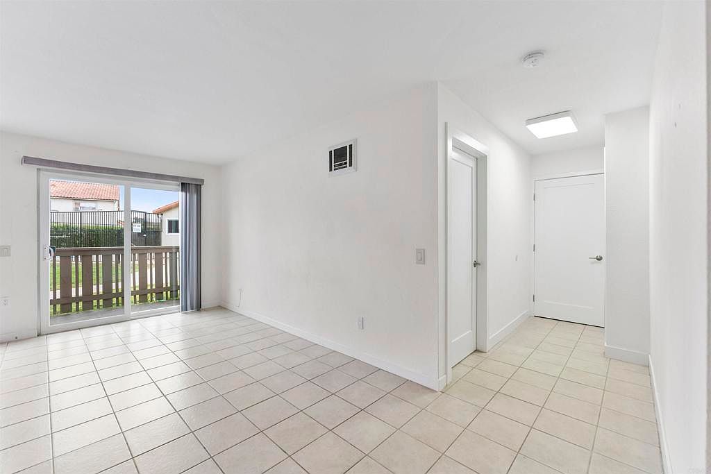 1551 Broadway photo 2