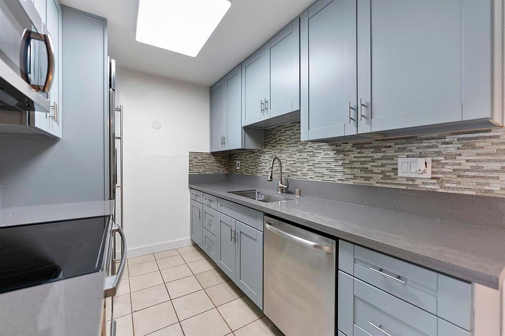 1551 Broadway photo 5