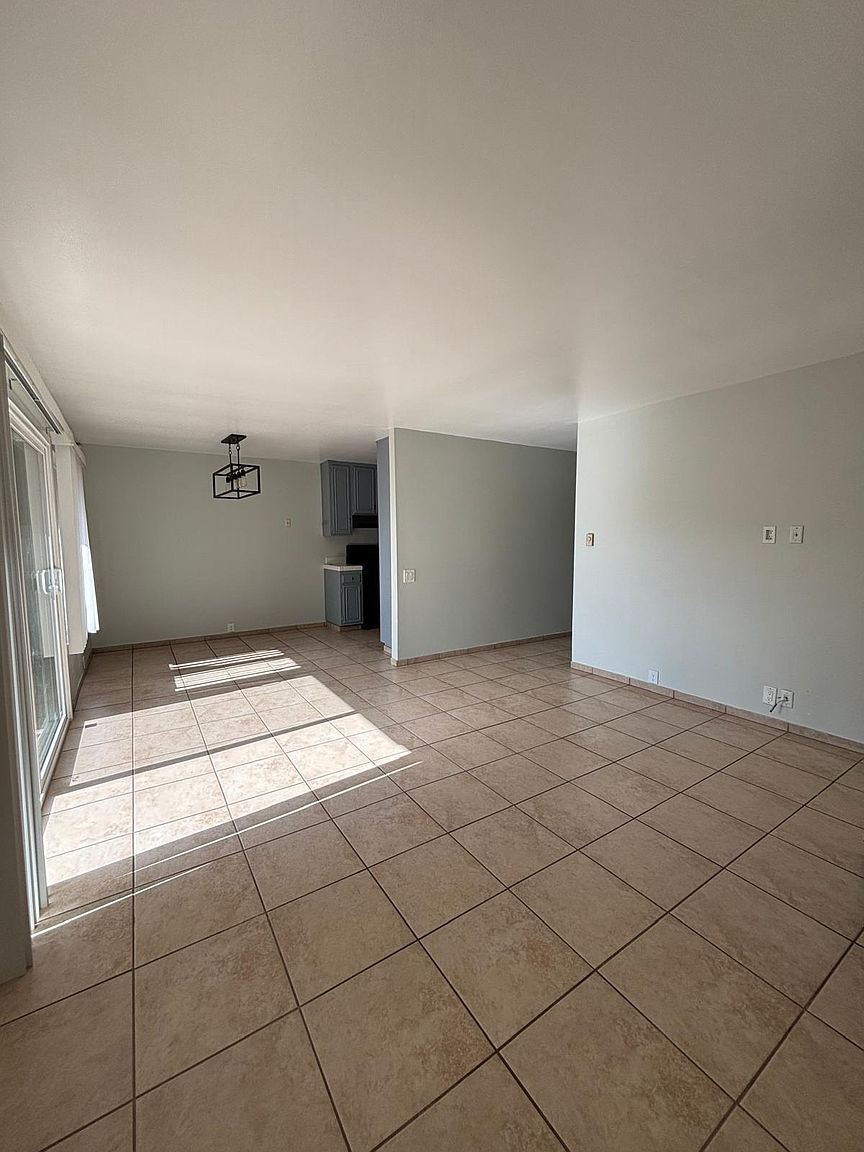 1729 Regency Way photo 2