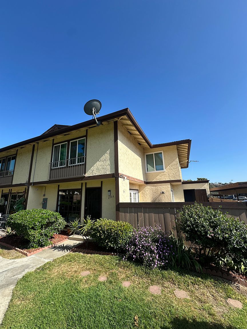230 Regency Ct photo 3