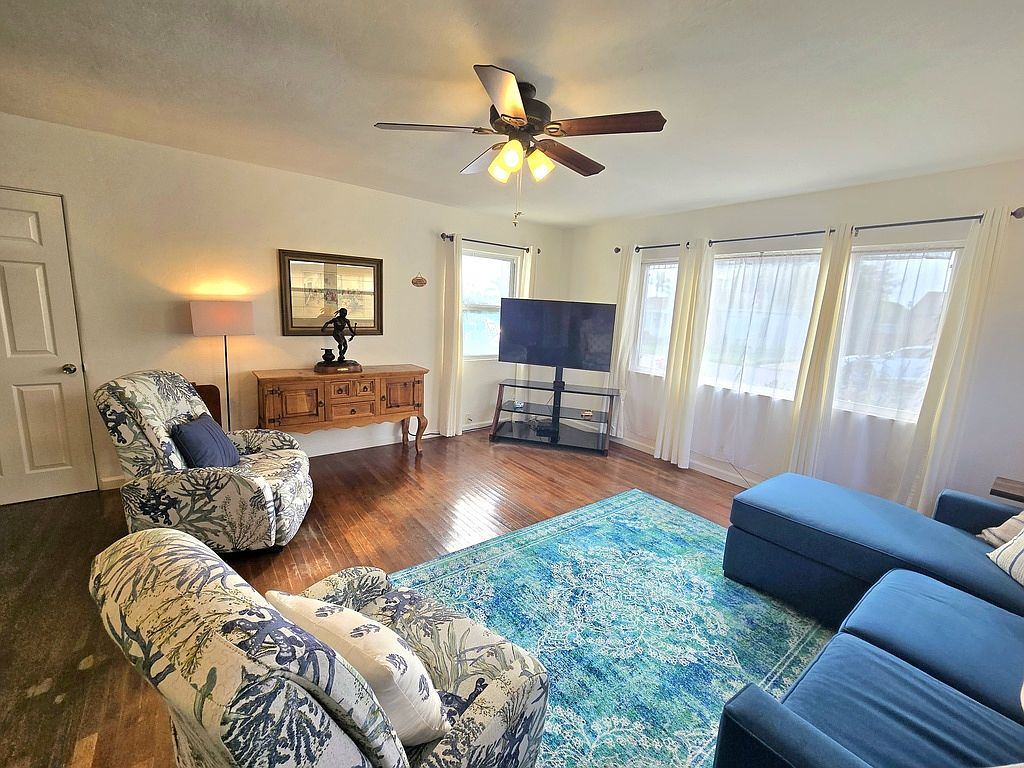 458 Citrus Ave photo 4