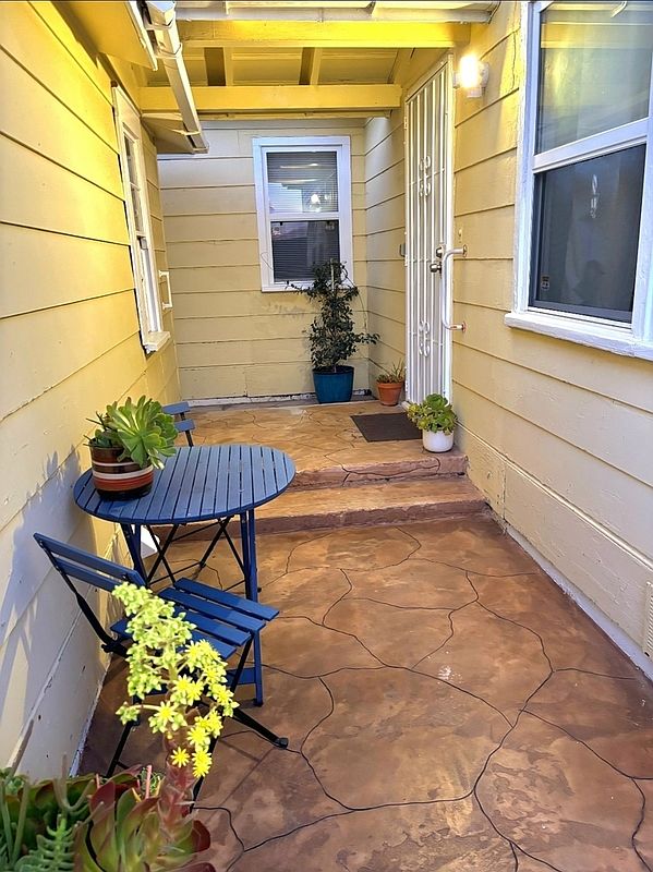 458 Citrus Ave photo 2